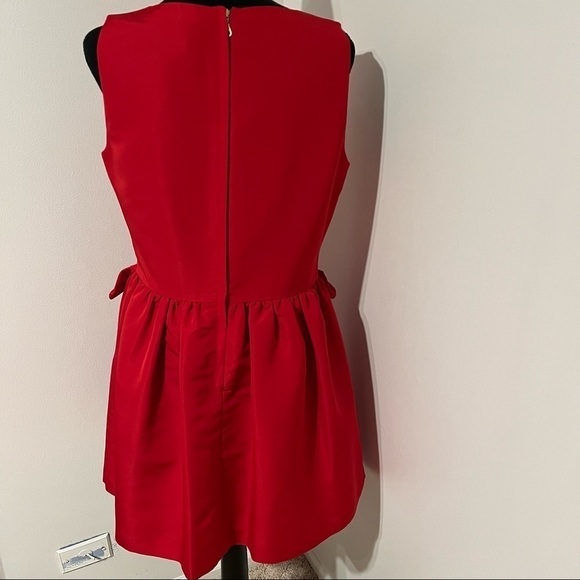 Taylor women’s red sleeveless dress with bow accents. Classy Holiday Size 10 - Picture 4 of 9